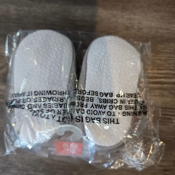 Luvable Friends Unisex Baby Booties grey color 0 to 6 months - Picture 4 of 4